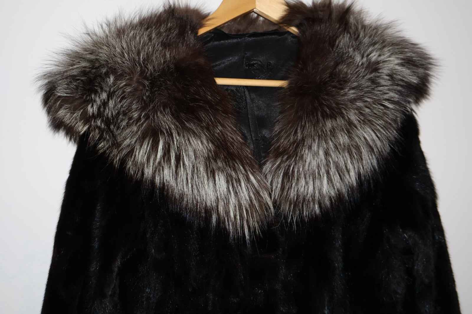 BEAUTIFUL Vintage Silver Fox And Mink Fur Coat Real Fur Hooded